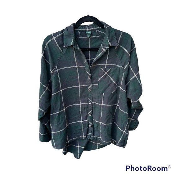 Wild Fable size small and medium plaid shirt low to high. - Picture 2 of 4